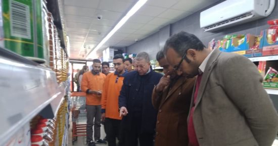 حملات تموينية مكثفة لضبط الأسواق والتصدى لحجب السلع فى أبو قرقاص بالمنيا