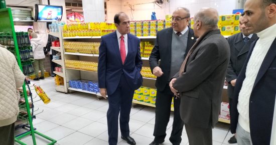 وكيل وزارة التموين بالإسكندرية يفتتح معارض أهلا رمضان بالمجمعات الإستهلاكية 