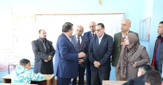 محافظ الشرقية يتفقد لجان امتحانات الفصل الدراسى الأول للشهادة الإعدادية