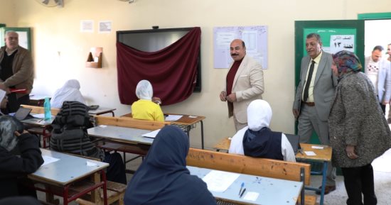 محافظ أسوان يتفقد لجان امتحانات الإعدادية للاطمئنان على 27 ألف طالب.. صور