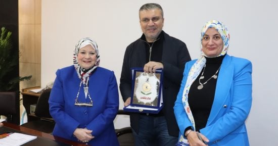 تكريم عمرو الليثي كأفضل إعلامى عام 2022 بكلية الإعلام جامعة القاهرة