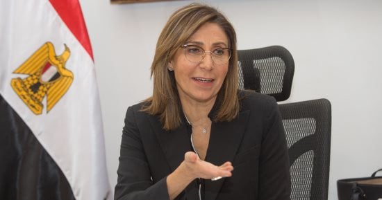 وزيرة الثقافة تشيد بدور المتطوعين فى تنظيم معرض الكتاب