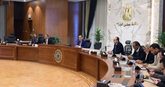 تنفيذا لتوجيهات الرئيس السيسي.. مجلس الوزراء يوافق على حافز إضافى لتوريد أردب القمح المحلى لموسم 2023 ليصبح 1250 جنيها.. وزير البترول: عام 2022 شهد تحقيق رقم قياسى فى الصادرات البترولية وصل إلى 18.2 مليار دولار