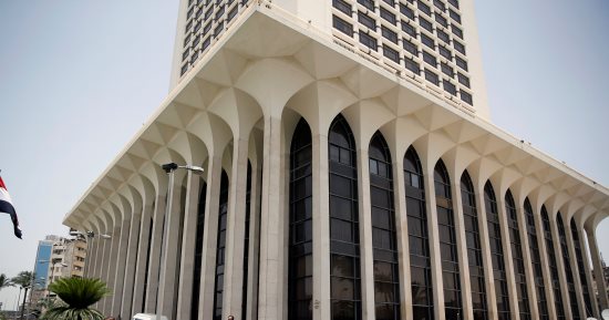 باختصار.. أهم الأخبار العالمية والعربية حتى الـ12.. السفارة المصرية بالخرطوم تنشر أرقام هواتف للتواصل مع الجالية.. ألمانيا تستغنى عن الطاقة النووية.. ومخاوف فى كولومبيا من ثوران أكثر البراكين دموية فى العالم