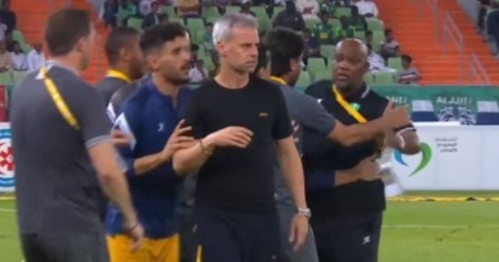 موسيمانى يدخل فى مشادة مع مدرب الحزم بالدوري السعودى.. فيديو