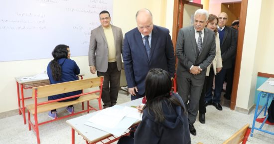 محافظ القاهرة يتفقد امتحانات الشهادة الإعدادية ويوجه بنظافة محيط المدارس