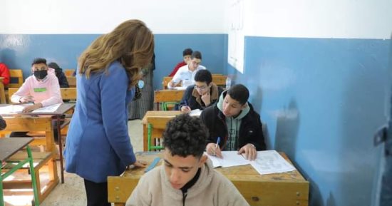 محافظ دمياط تتابع امتحانات الشهادة الإعدادية وتشدد على توفير المناخ للطلاب