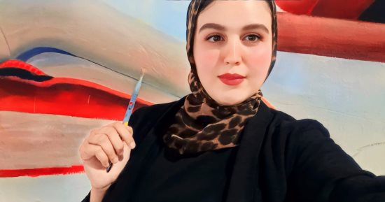 بسنت فنانة تشكيلية ترسم البسمة على وجوه أطفال مرضى السكر.. صور