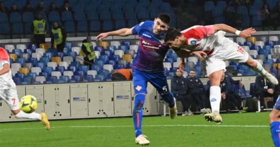 نابولي يودع كأس إيطاليا بعد مباراة شاقة ضد كريمونيزي.. فيديو