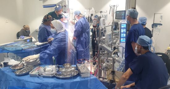 نجاح جراحة معقدة لتغيير قوس الشريان الأورطى بجامعة عين شمس.. صور
