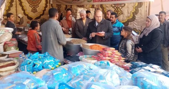 نائب محافظ الجيزة يتفقد منافذ السلع الثابتة بمركزى الصف وأطفيح