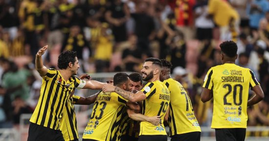 الاتحاد يكتسح الفيحاء بثلاثية فى الدورى السعودى بمشاركة حجازى وحامد.. فيديو