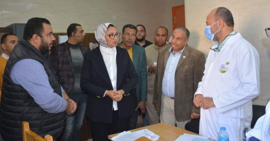 نائب محافظ الوادى الجديد تتفقد أعمال قافلة طبية بمستشفى الخارجة
