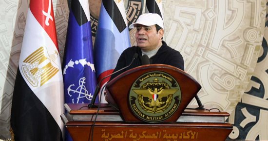 الرئيس السيسى يتفقد الكلية الحربية فجرًا ويشاهد عددًا من الأنشطة الخاصة بالتأهيل العسكرى 