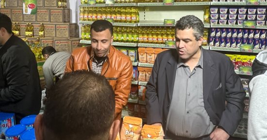 إقبال كبير من المواطنين على شراء السلع بمعرض "أهلا رمضان" بفيصل.. 11 شركة لـ"التموين" تضخ جميع المنتجات.. طرح السكر بـ14.5 جنيه للكيلو.. واللحوم الطازجة من 135 لـ160 جنيها ودجاج مجمد وزن 1600 جرام بـ75 جنيها