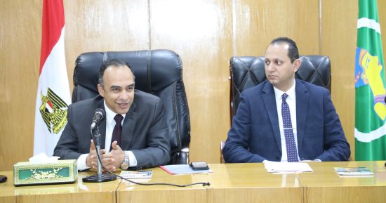 نائب محافظ المنيا يناقش خطة مواجهة الأزمات والأخطار الناتجة عن السيول