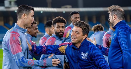 رونالدو يشارك 45 دقيقة في قمة نجوم النصر والهلال ضد باريس سان جيرمان