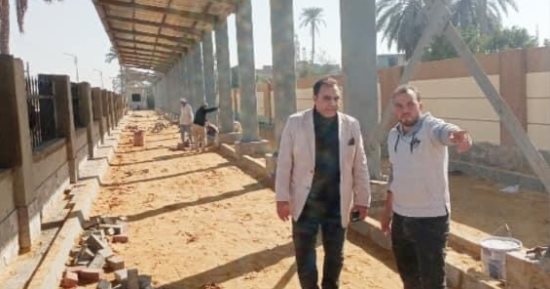 رئيس مركز ملوى يتفقد أعمال تنفيذ مشروعات "حياة كريمة" بقرية المعصرة
