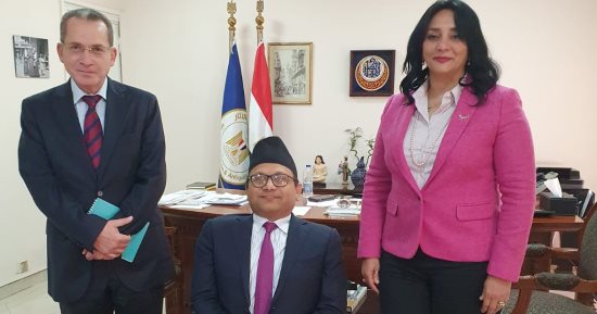 نائب وزير السياحة تناقش مع سفير نيبال زيادة أعداد سياح بلادها لمصر