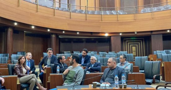 نائبة لبنانية معتصمة داخل البرلمان تنشر فيديو.. وتؤكد: الإعلام ممنوع من الدخول