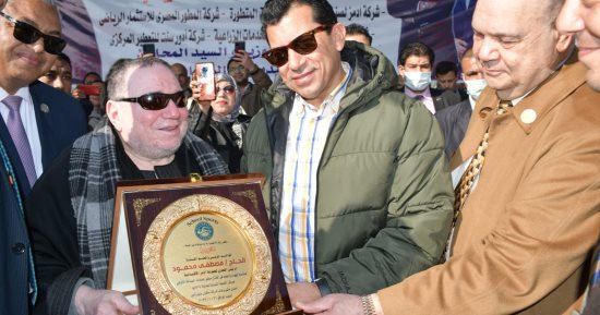 وزير الرياضة يفتتح مجمع حمامات السباحة بمركز التنمية الشبابية بـ15 مايو وملعب نجيل صناعي بمركز شباب دار السلام ويتفقد مركز شباب حي الأسمرات