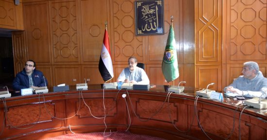 محافظ الإسماعيلية يناقش مقترحات الخطة الاستثمارية للعام المالى للوحدات المحلية