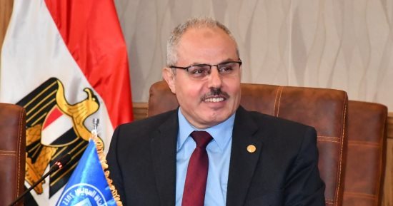 رئيس جامعة القناة يطالب بتكثيف منح معهد تكنولوجيا المعلومات التدريبية 