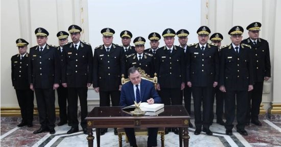 وزير الداخلية وأعضاء المجلس الأعلى للشرطة يسجلون كلمة شكر للرئيس السيسى