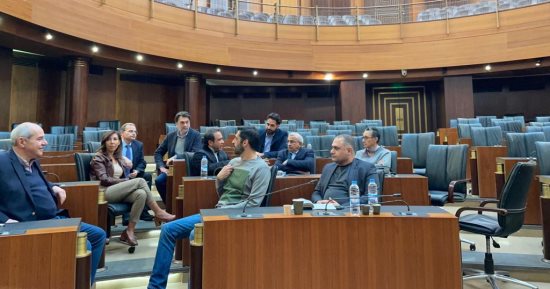بعد أزمتى تشكيل الحكومة والفراغ الرئاسى.. هل يواجه لبنان أزمة بالبرلمان؟.. اعتصام النواب لليوم الخامس.. صحف لبنانية: سابقة فى تاريخ العمل النيابى.. والبطريرك المارونى: يجب منع سقوط الدولة