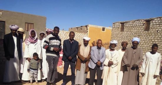 محافظ أسوان يتابع تنفيذ مشروعات حياة كريمة بقرى وادى النقرة.. صور