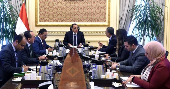مدبولى يستعرض مع رئيس هيئة الاستثمار تصورات تحسين مناخ الاستثمار فى مصر