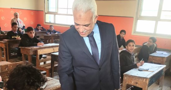 مدير تعليم القاهرة يتفقد لجان امتحانات الإعدادية 