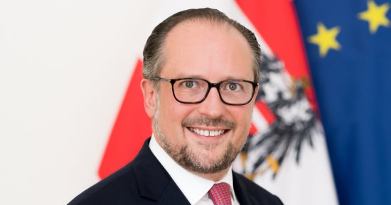 وزيرا خارجية النمسا وأنجولا يبحثان توسيع التعاون الاقتصادي