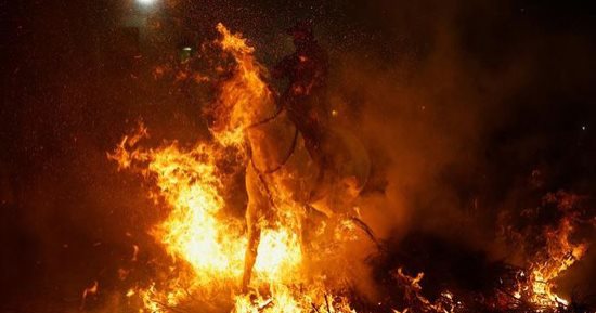 العالم هذا الصباح.. القفز فى النار.. كرنفال الخيول فى إسبانيا يبهر العالم.. مصرع 3 أشخاص وفقد رابع إثر تحطم قارب يقل 29 سائحا شرقى كينيا..المغرب يستنكر حرق المصحف ويطالب قوات الأمن السويدية بالتدخل