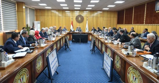 وزير القوى العاملة يتسلم حصرا مبدئيا بنسبة استيفاء الـ5% من ذوى الهمم بالمنشآت