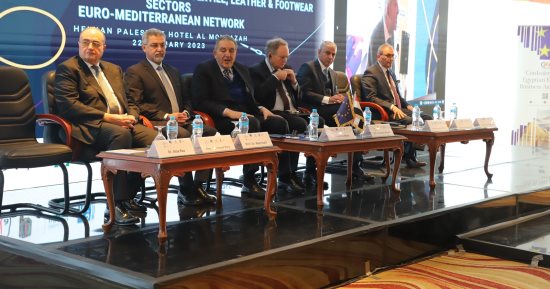 "الملتقى الاقتصادى الأورومتوسطى" الإسكندرية تناقش النهوض بصناعة النسيج والجلود فى مصر.. الغرفة التجارية: صناعة تمثل 12% من الصادرات ونستهدف تطويرها.. والاتحاد الأوروبي يؤكد دعم الشركات الصغيرة والمتوسطة.. صور