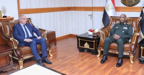 ‫رئيس مجلس السيادة السودانى يستقبل وزير الرى 
