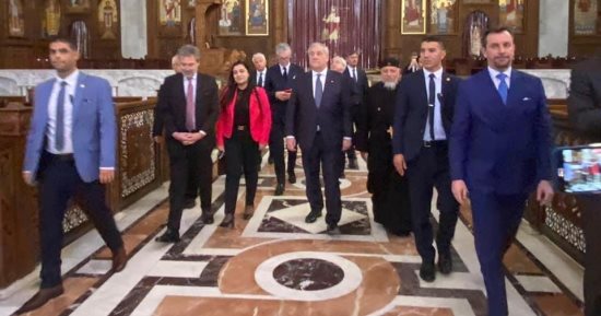 وزير الخارجية الإيطالى يزور الكاتدرائية المرقسية بالعباسية.. صور 