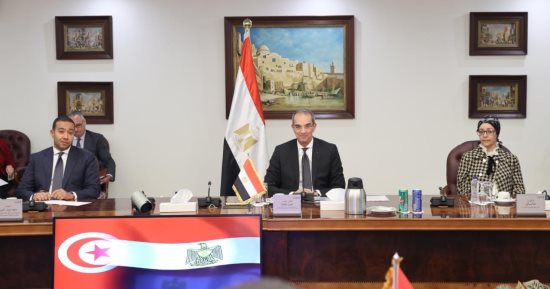 وزير الاتصالات يبحث مع نظيره التونسى تعزيز التعاون الثنائى بين البلدين