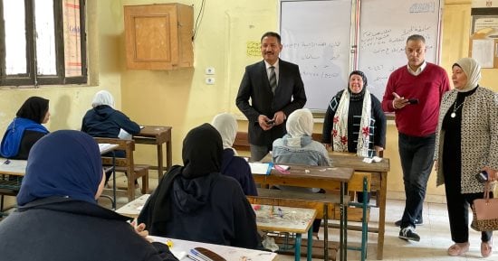 غرفة عمليات الجيزة ترصد محاولة غش بالمحمول فى امتحان الشهادة الإعدادية