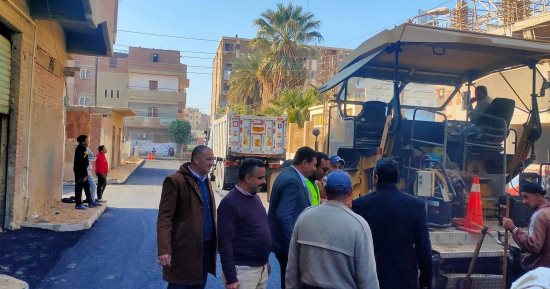 بدء رصف وإعادة تأهيل عدد من الشوارع الرئيسية بحي شمال مدينة مطاي في المنيا