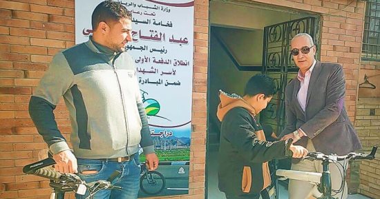 وكيل وزارة الشباب بكفر الشيخ يشهد تسليم دراجات الدفعة الأولى لأسر الشهداء