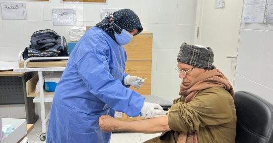 أهالى إسنا يشكرون الرئيس على مبادرة صحتك ثروتك.. عمدة "كومير": لم نر فى حياتنا حملة تهتم بصحة كبار السن.. المبادرة توفر كل الدعم الطبي.. ومدير وحدة الدقيرة الصحية: نستخدم أحدث التقنيات لفحص الرجال.. فيديو وصور