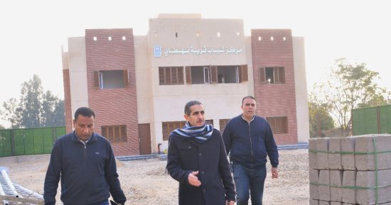 محافظ الغربية يتفقد مشروعات "حياة كريمة" بزفتى ورصف الطرق والتطوير بطنطا
