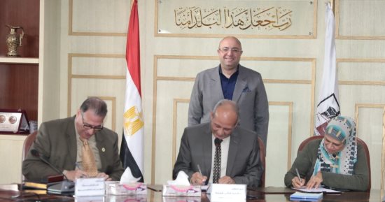 توقيع بروتوكول لتنفيذ خدمة الصرف الصحي بقرية نزلة الديب في بنى سويف