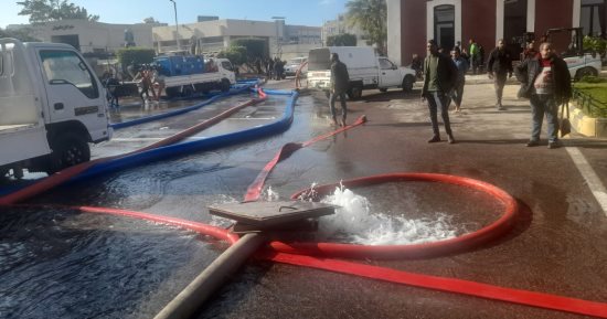 إصلاح كسر مفاجئ بالخط الناقل للمياه "طرد 1000 م" فى الإسكندرية 