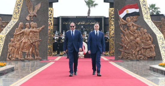 الرئيس السيسى: ثقتى فى الله وفى شعب مصر مطلقة بأننا سنعبر الأزمة الاقتصادية