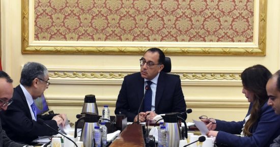 رئيس الوزراء يتابع مع وزير الكهرباء موقف المشروعات الجارى تنفيذها   