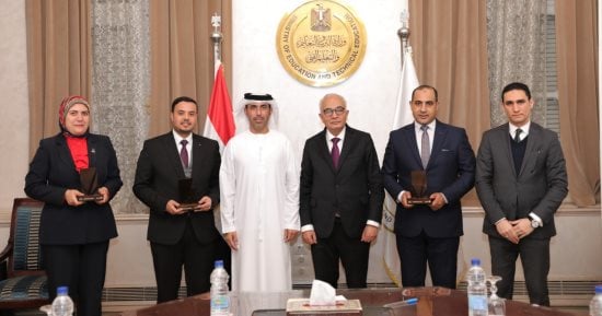 وزير التعليم يكرم الفائزين بالمرحلة الأولى من جائزة محمد بن زايد لأفضل مدرس