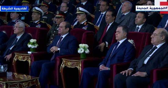 الرئيس السيسي يشاهد فيلما تسجيليا عن "غرفة عمليات" وزارة الداخلية